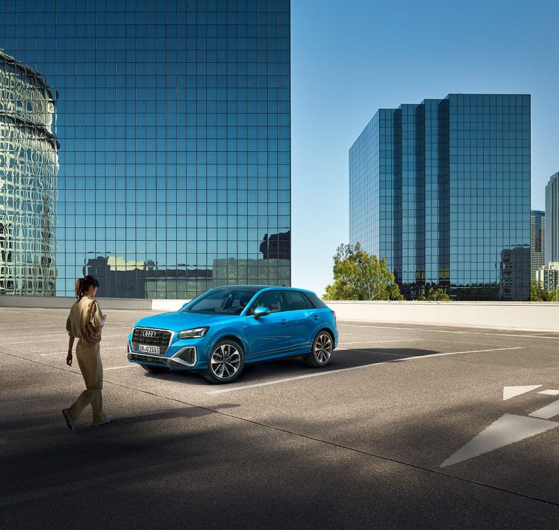 Audi’nin dört yıl önce pazara sunduğu ve Q model ailesinin en küçüğü olan Q2 yenilendi