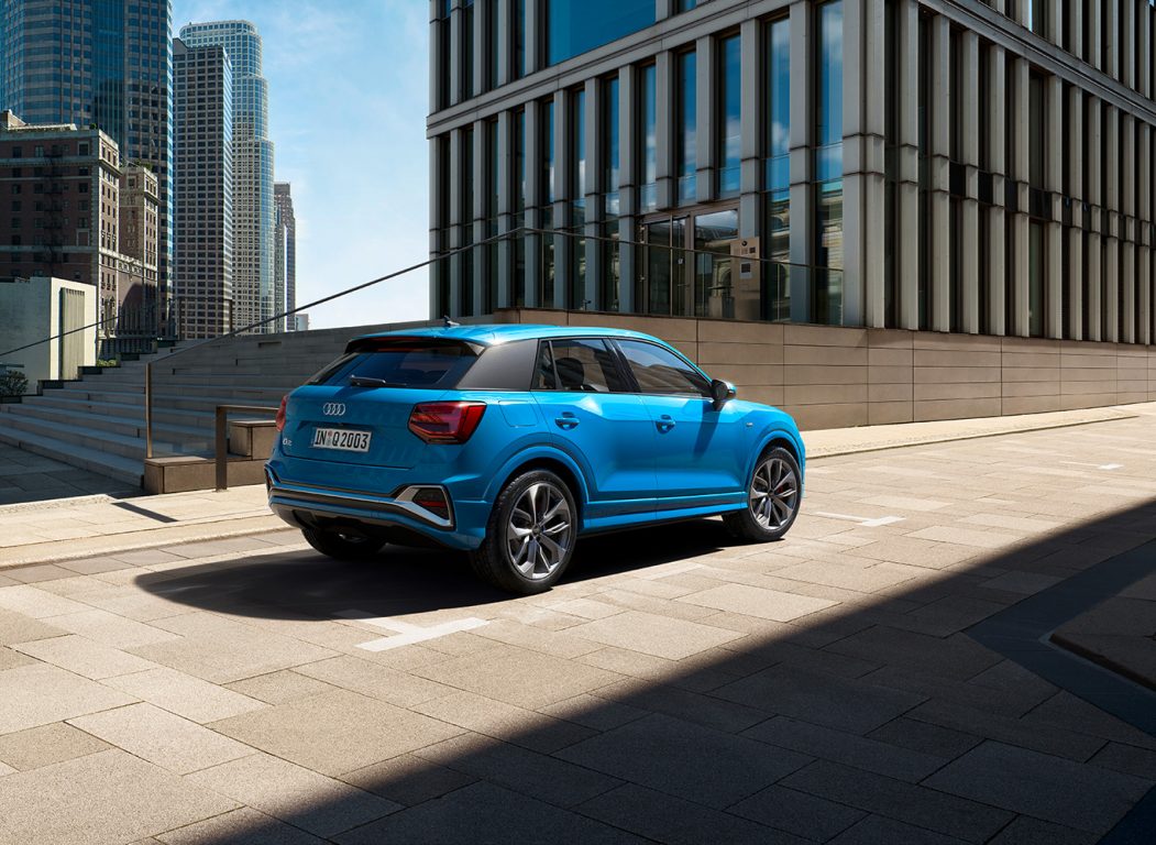Audi’nin dört yıl önce pazara sunduğu ve Q model ailesinin en küçüğü olan Q2 yenilendi