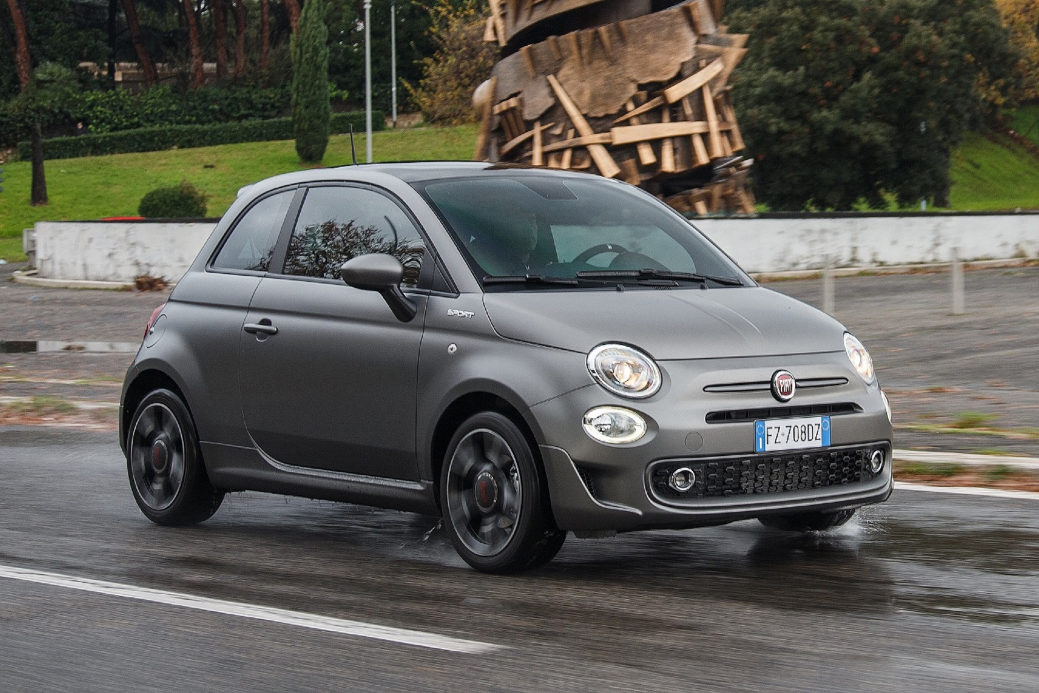 Fiat 500 Hibrit satışa sunuldu. İşte fiyatı!