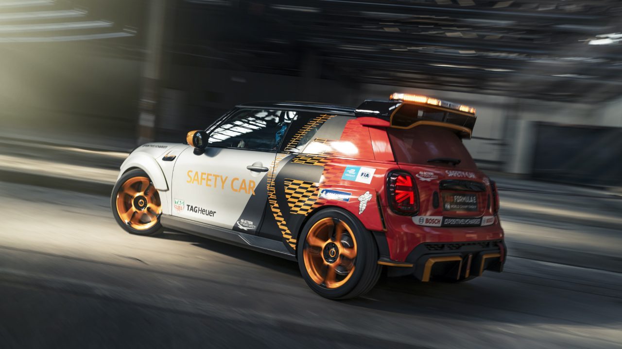 MINI ELECTRIC Pacesetter, Formula E’nin güvenlik aracı oldu