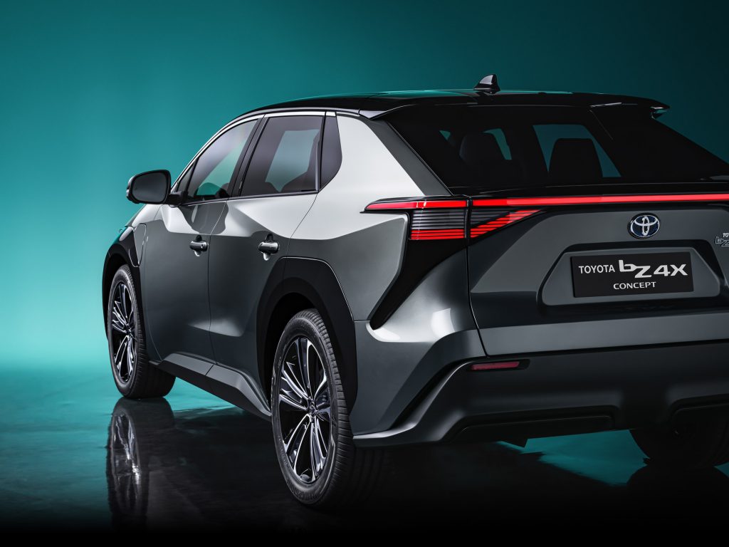 Toyota bZ4X modelinin konsept versiyonunu gösterdi