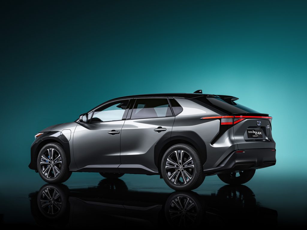 Toyota bZ4X modelinin konsept versiyonunu gösterdi