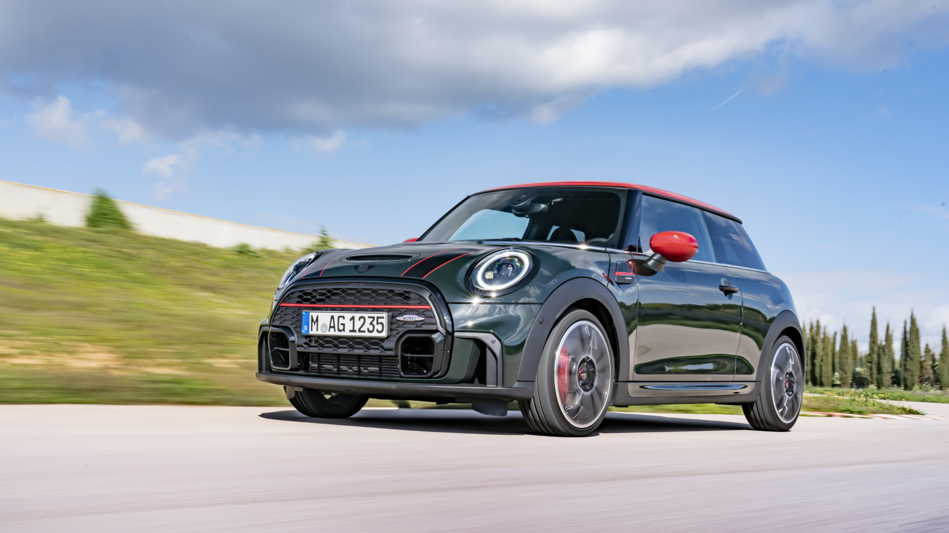 MINI John Cooper Works Yüksek Performansı Konforlu Sürüşle Birleştiriyor