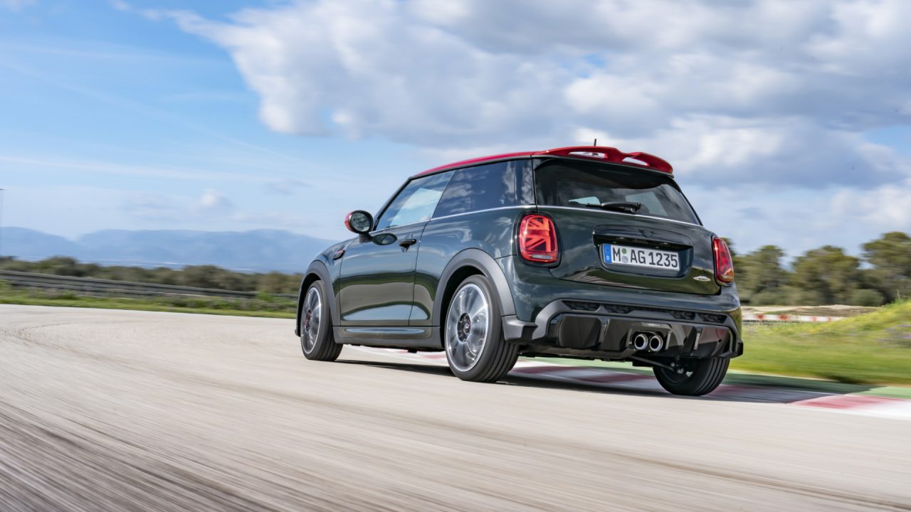 MINI John Cooper Works Yüksek Performansı Konforlu Sürüşle Birleştiriyor