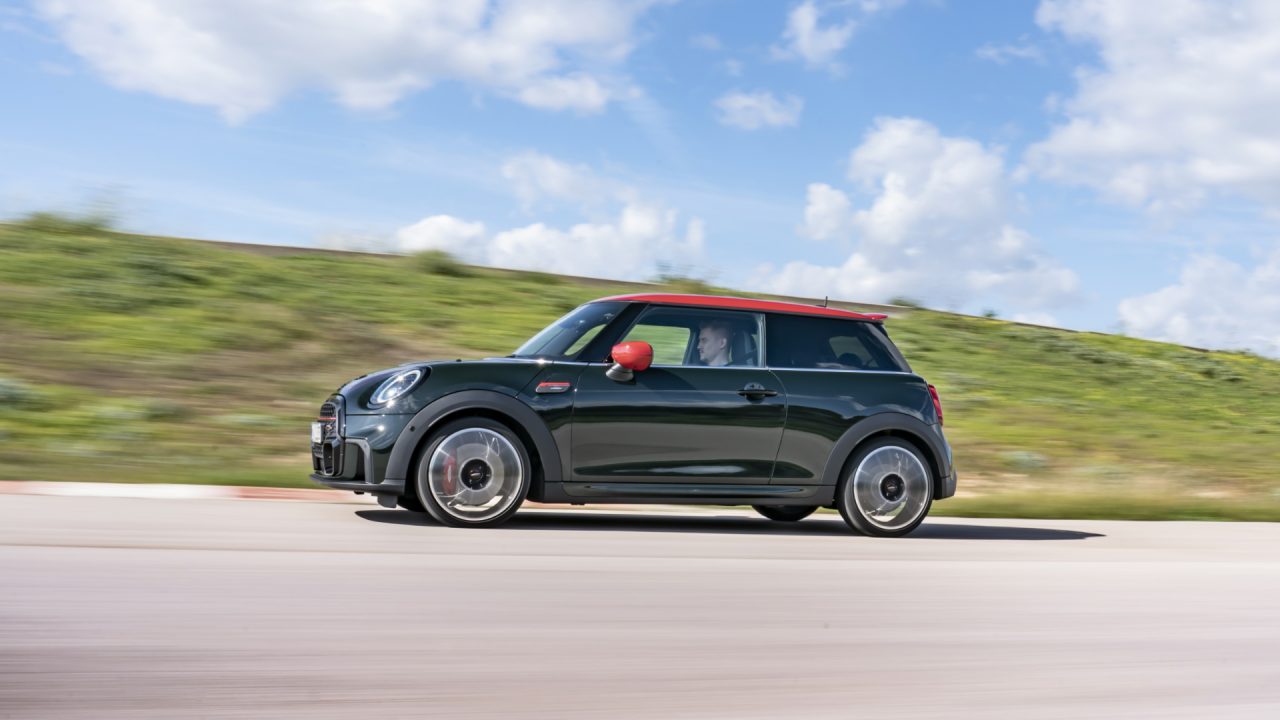 MINI John Cooper Works Yüksek Performansı Konforlu Sürüşle Birleştiriyor