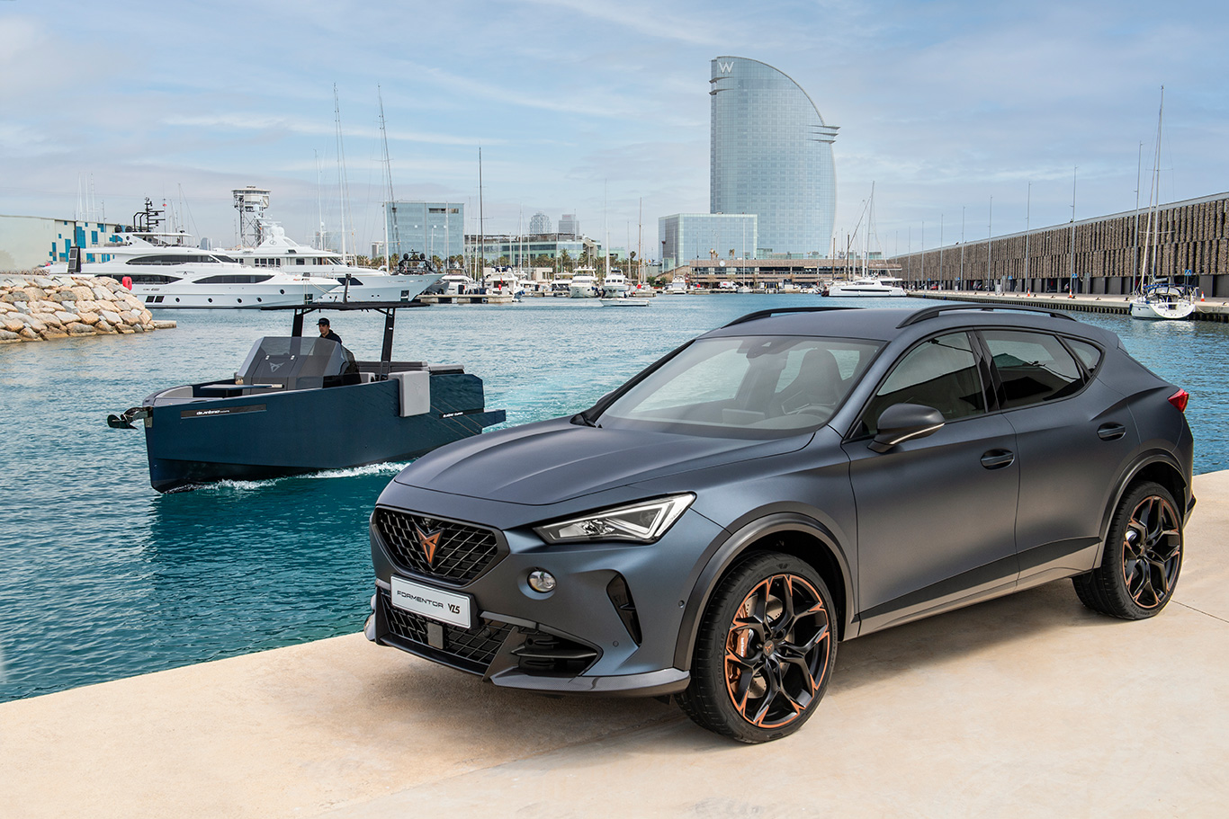 CUPRA tasarımlı yat D28 Formentor denize iniyor