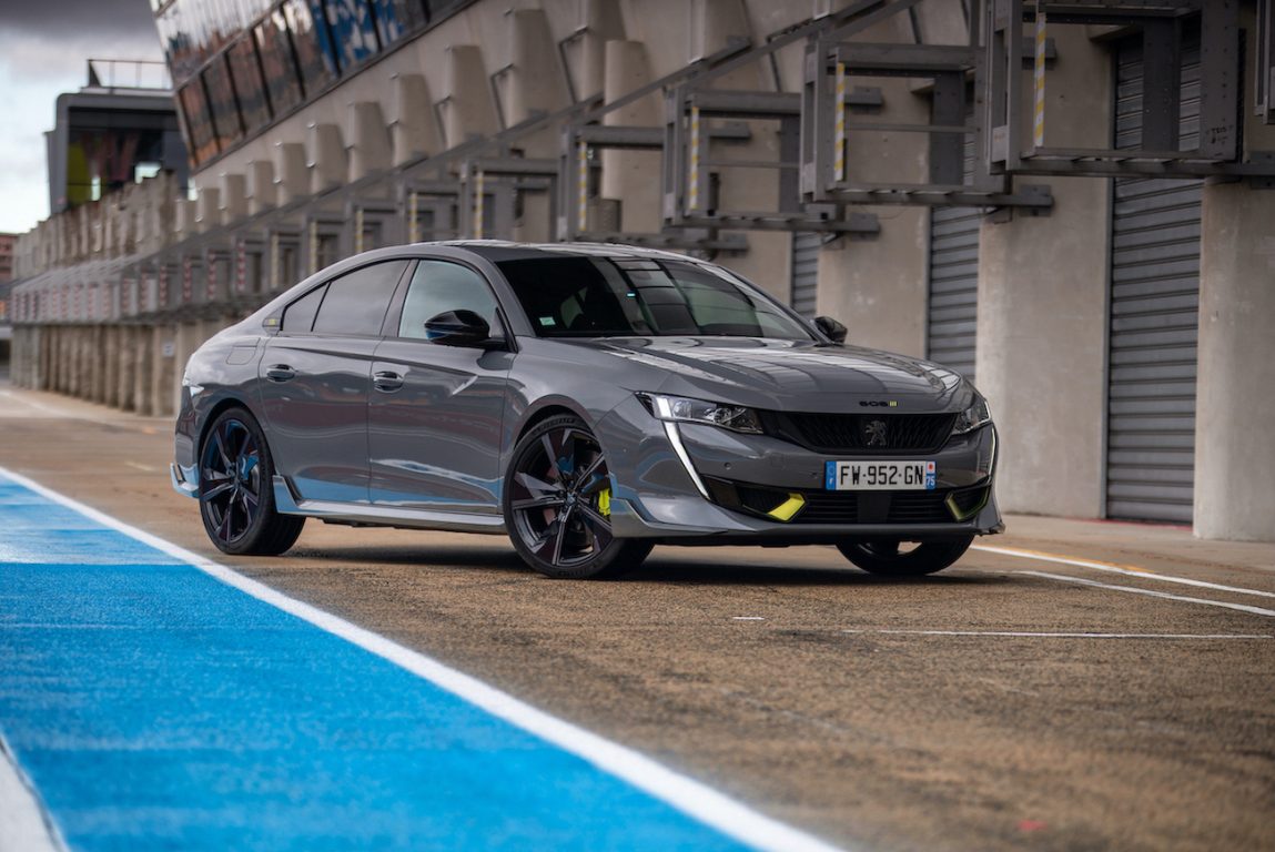 Peugeot WEC pilotları, 508 PEUGEOT SPORT ENGINEERED’in direksiyonuna geçen ilk müşteriler oldu
