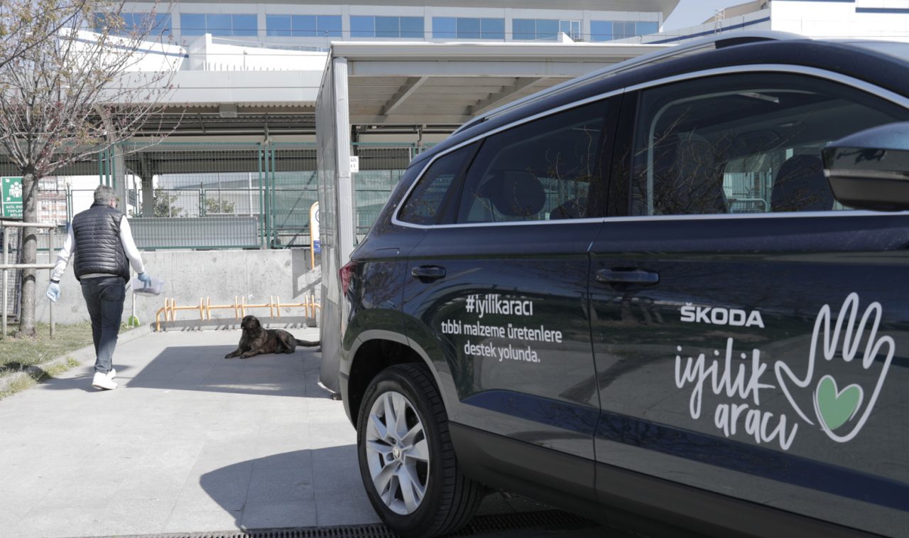 SKODA İyilik Araçları, tam kapanma uygulanan bu dönemde de sokak hayvanlarını unutmadı.