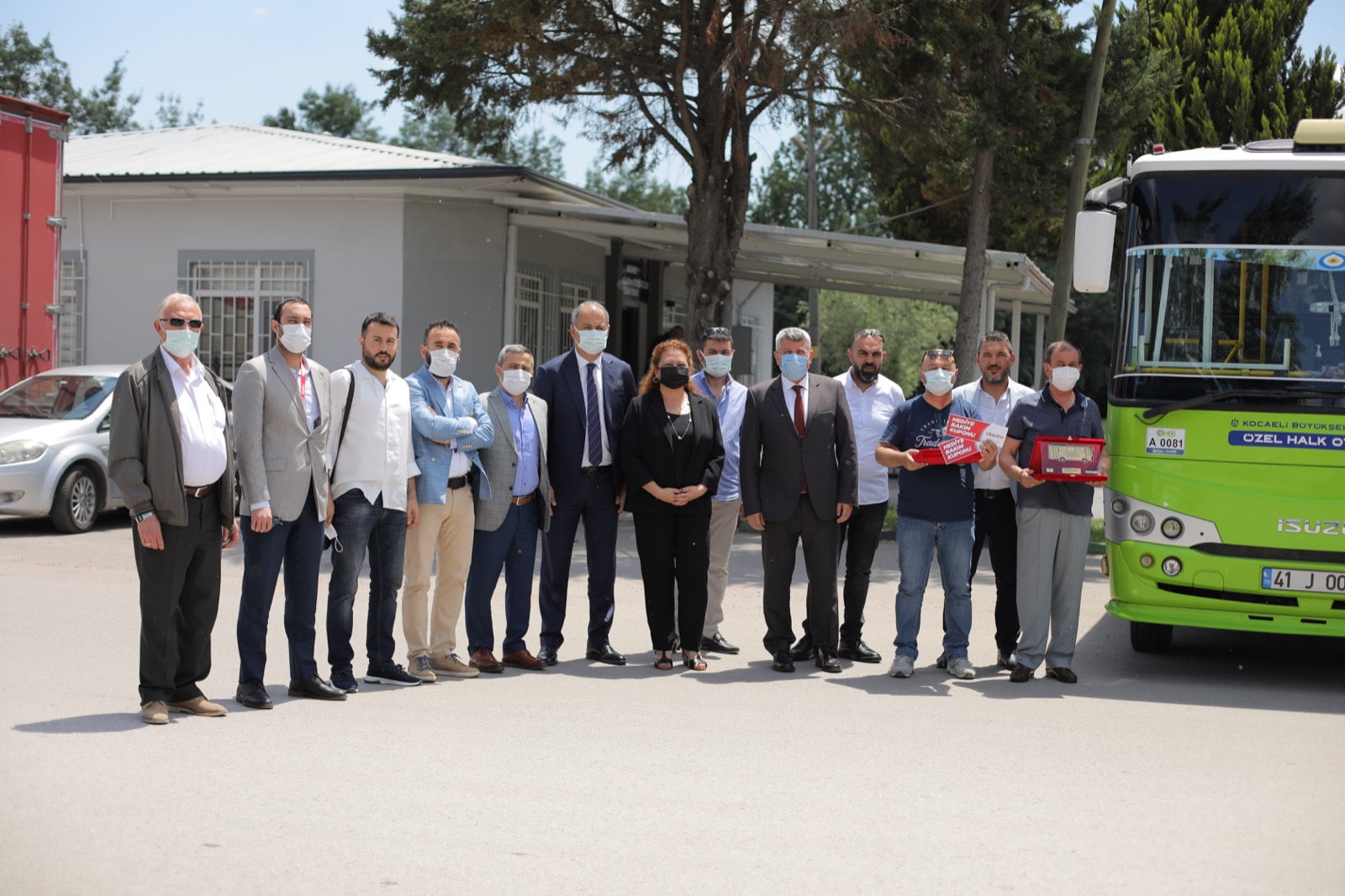 Anadolu Isuzu araçları ile motor kapağı açmadan 1 milyon kilometreyi geçen sürücüleri ödüllendirdi