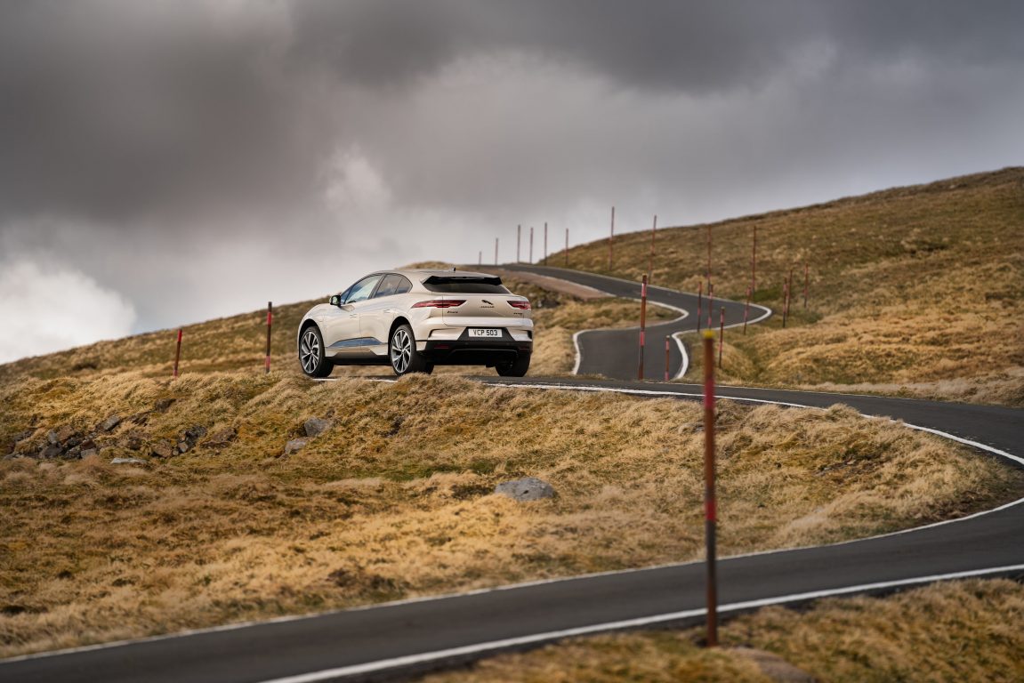 Jaguar I-PACE  Everesting Mücadelesini Tek Şarjla Tamamlamayı Başardı