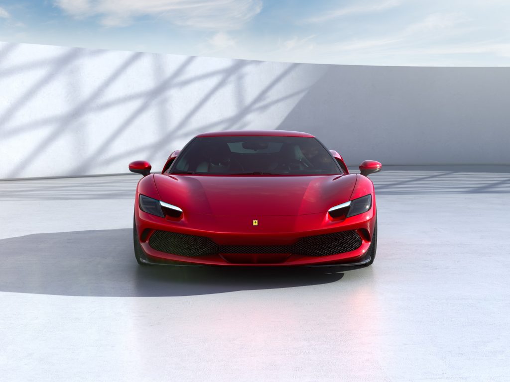 830 beygirlik hibrit Ferrari 296 GTB