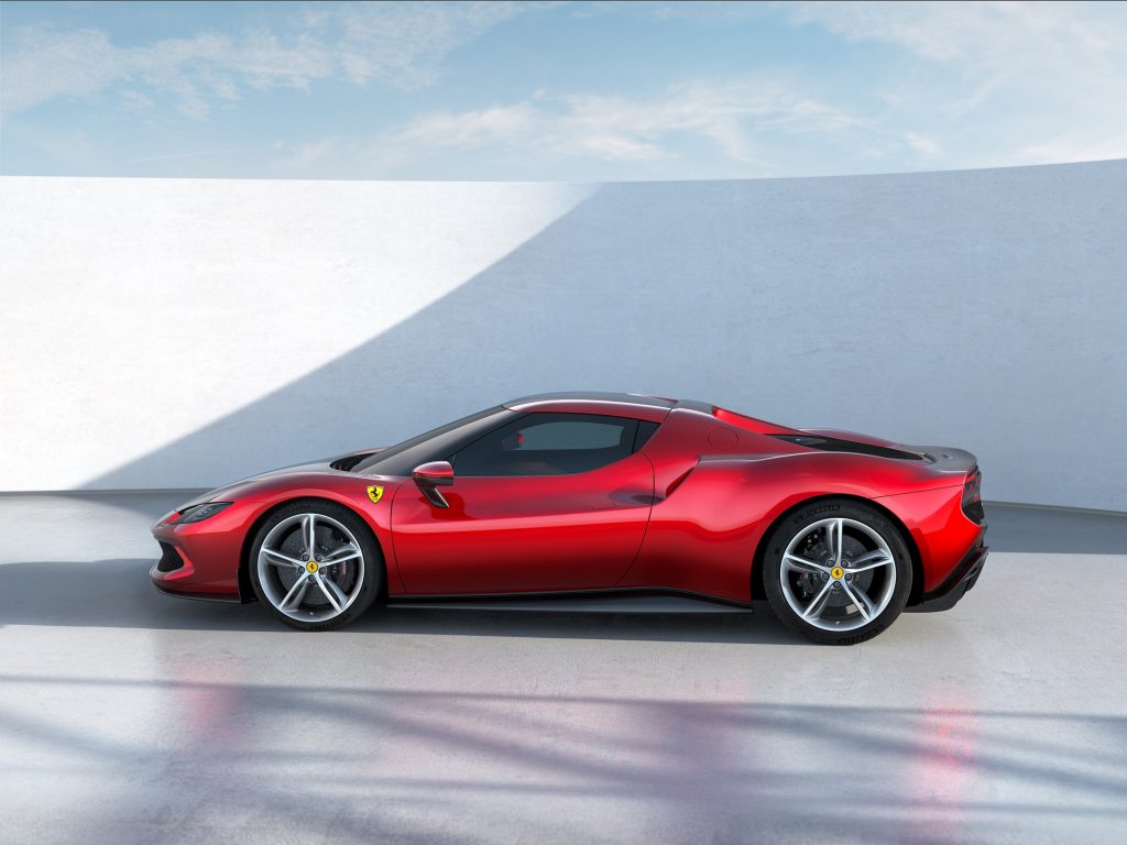 830 beygirlik hibrit Ferrari 296 GTB