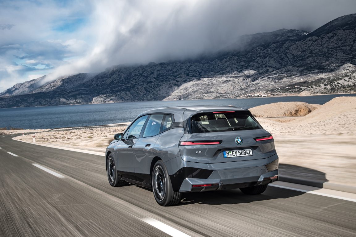 Öncü Teknolojileriyle BMW iX