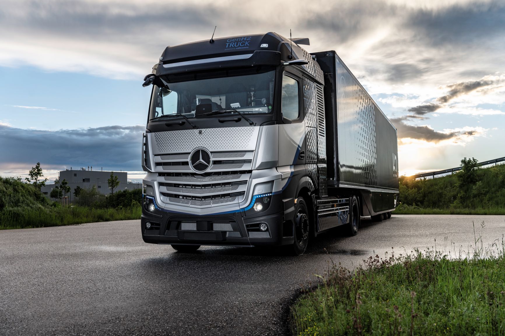 Mercedes GenH2 Kamyon’un kapsamlı testlerine başlıyor