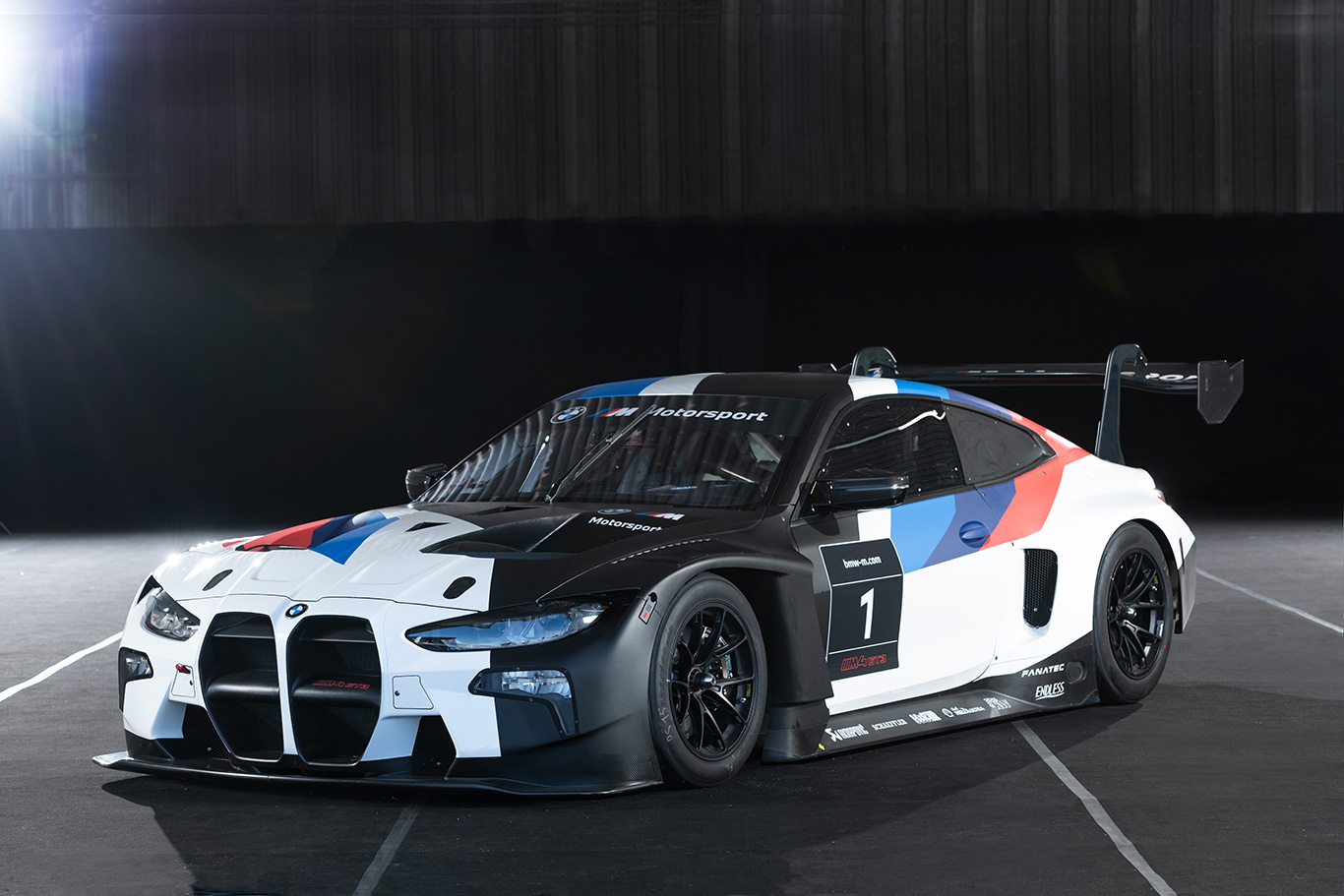 BMW’nin yeni sporcusu M4 GT3