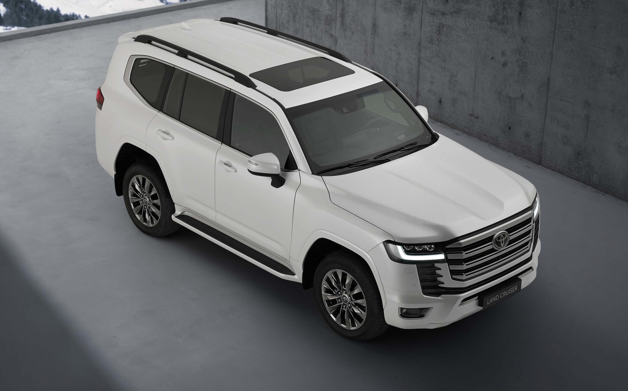 Toyota Land Cruiser'ın yeni modelini tanıttı