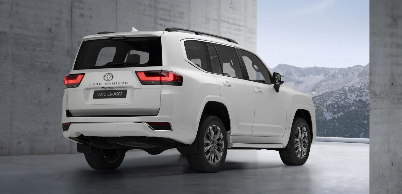 Toyota Land Cruiser’ın yeni modelini tanıttı
