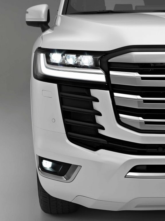 Toyota Land Cruiser’ın yeni modelini tanıttı