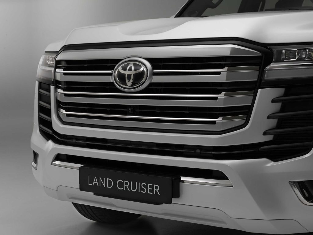 Toyota Land Cruiser’ın yeni modelini tanıttı