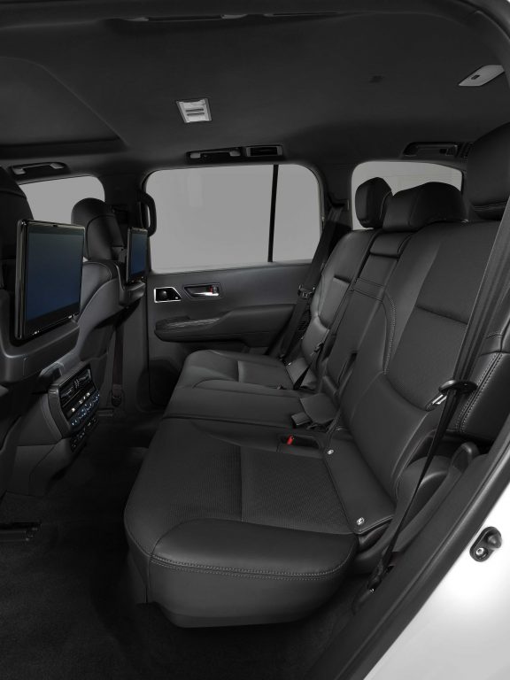 Toyota Land Cruiser’ın yeni modelini tanıttı