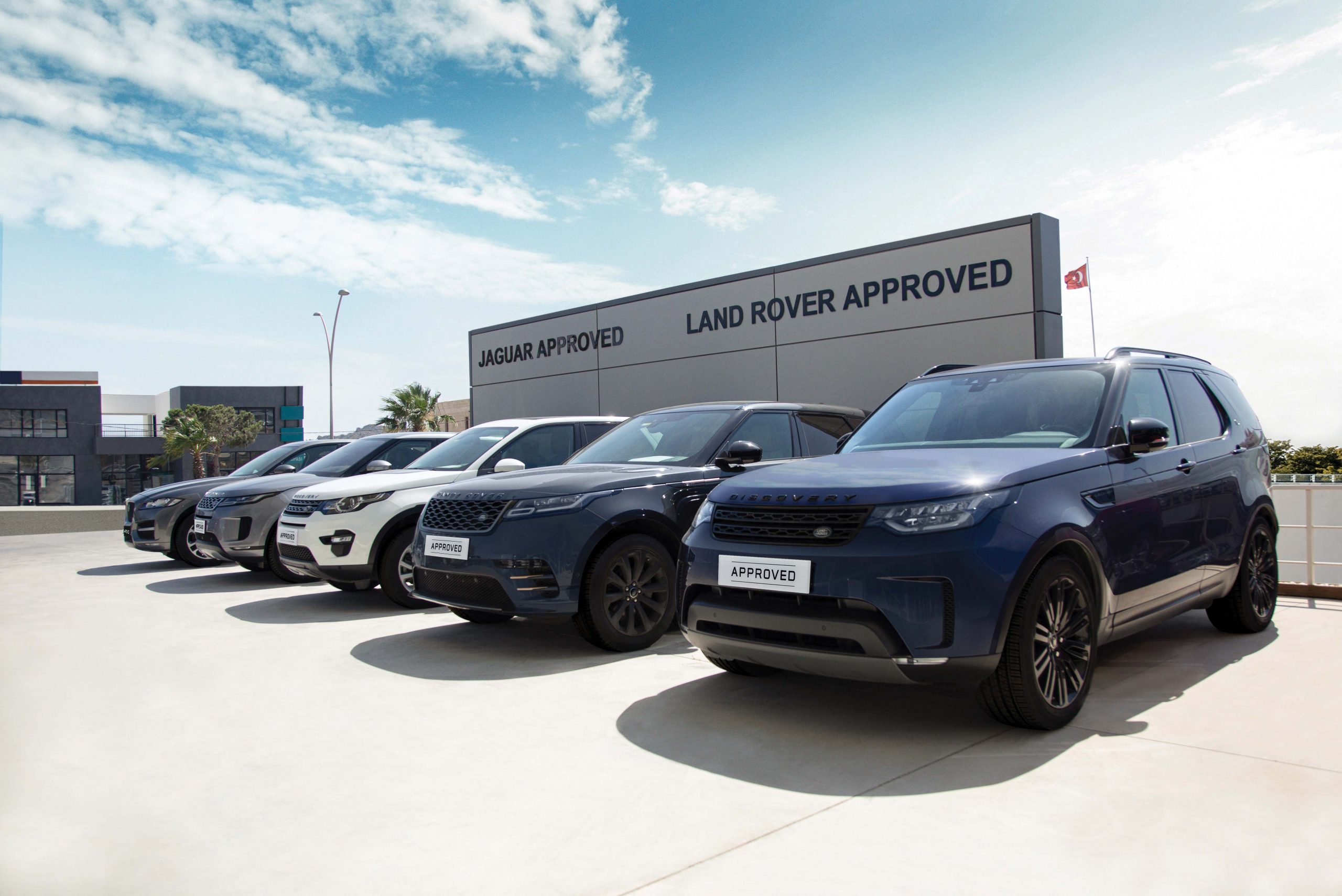 Borusan Oto Bodrum'da Jaguar ve Land Rover olarak hizmet vermeye başladı