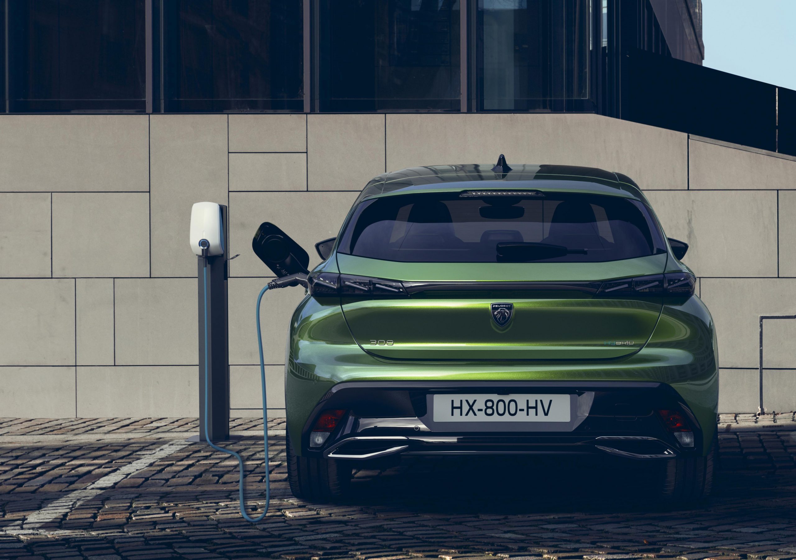 Peugeot elektrikli model ağını genişletiyor
