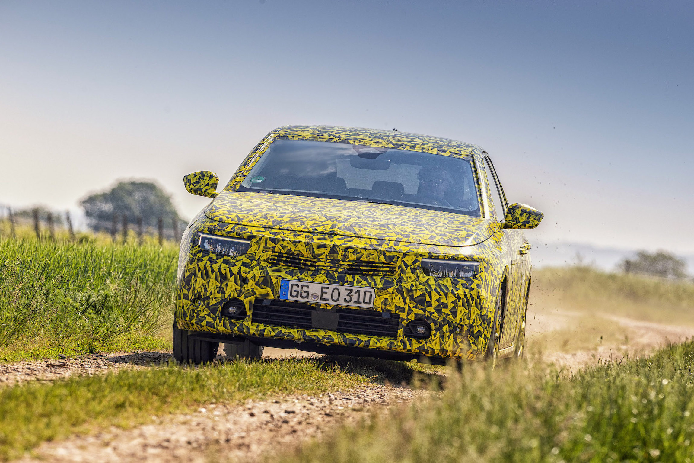 Yeni Opel Astra zorlu test sürüşleri bitiyor