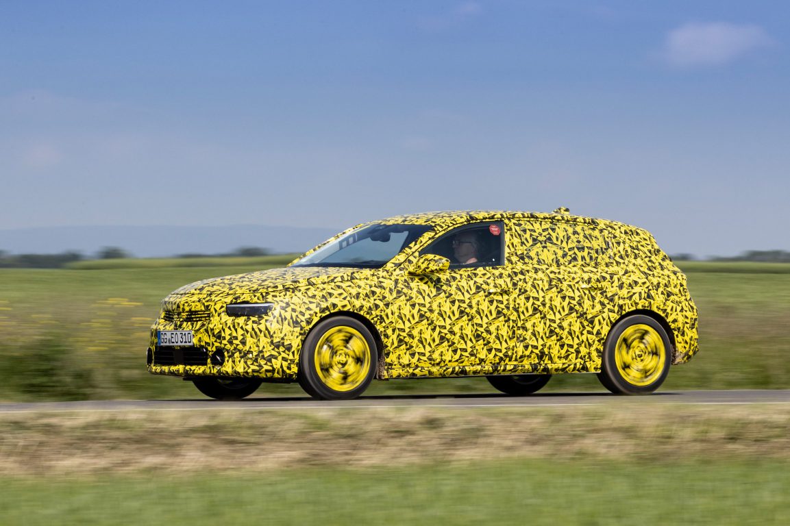 Yeni Opel Astra zorlu test sürüşleri bitiyor