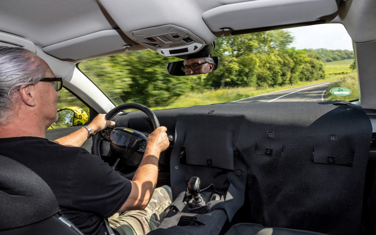 Yeni Opel Astra zorlu test sürüşleri bitiyor