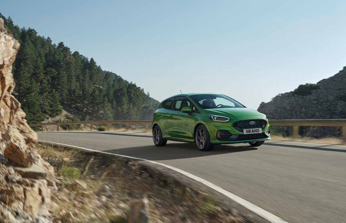 Ford Fiesta yenilendi. 2022 Ford Fiesta hibrit olarak geliyor