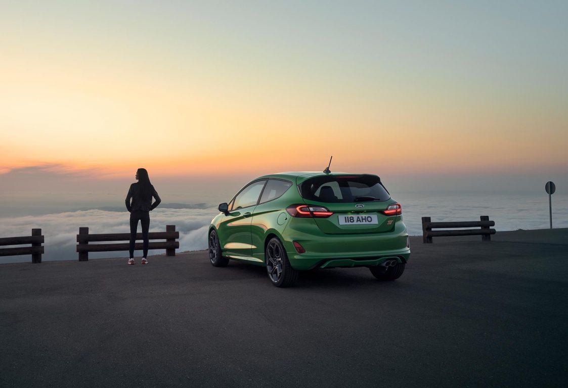 Ford Fiesta yenilendi. 2022 Ford Fiesta hibrit olarak geliyor