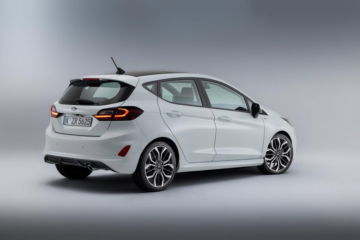 Ford Fiesta yenilendi. 2022 Ford Fiesta hibrit olarak geliyor