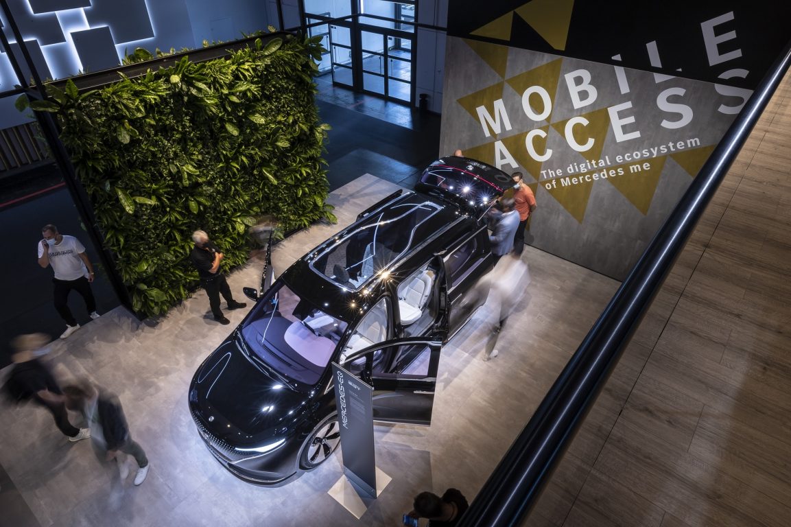 Mercedes 10 yeni modelin tanıtımını yaptı. 7’si ise tamamen elektrikli!