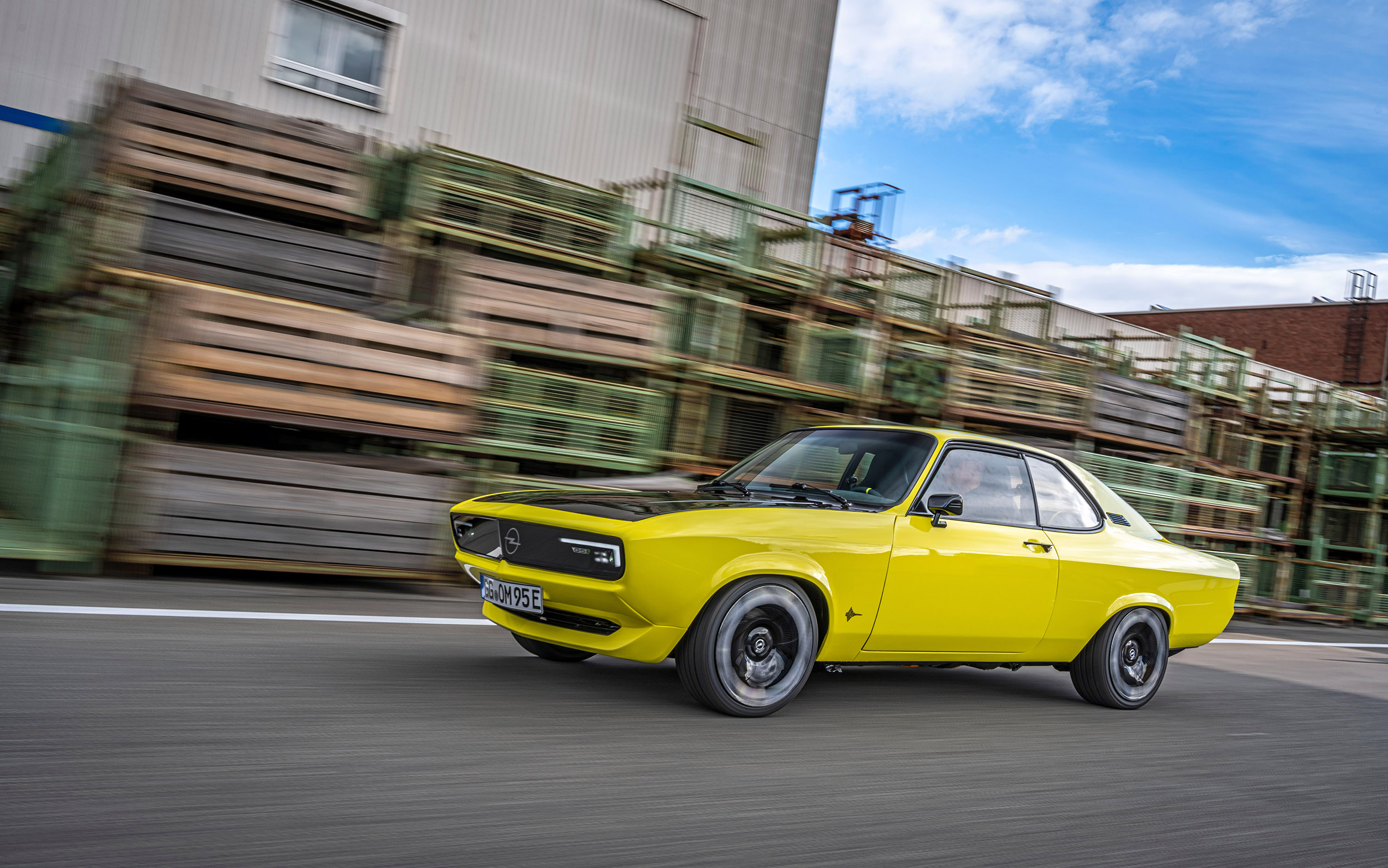 Tam elektrikli Opel Manta GSe ElektroMOD