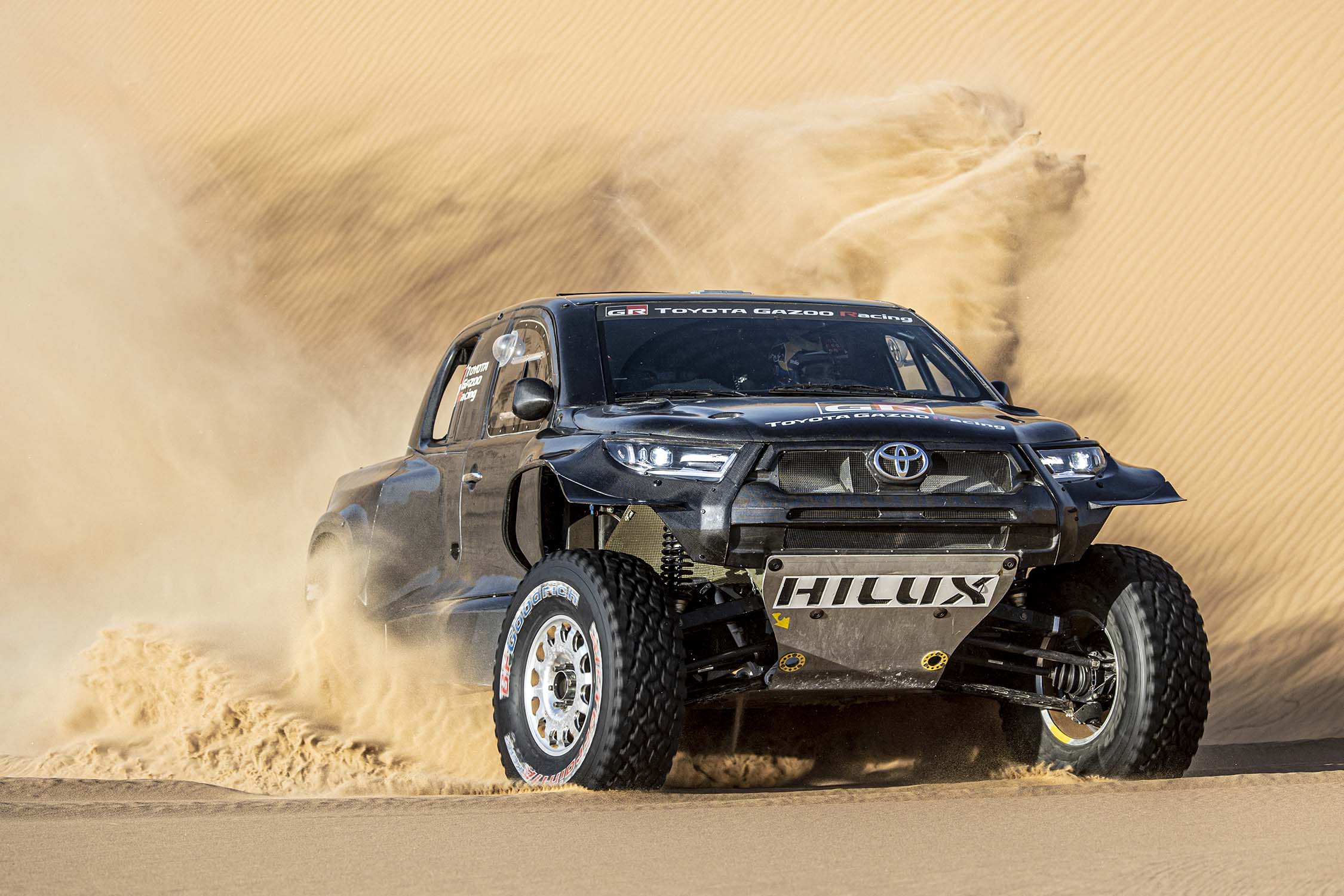 Toyota Dakar Rallisi 2022 de dört araçla yarışacak