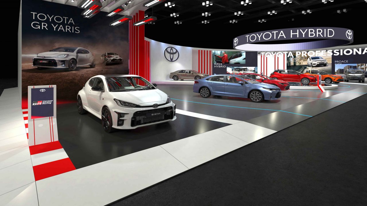 Toyota Autoshow’da hibrit modelleriyle boy gösteriyor