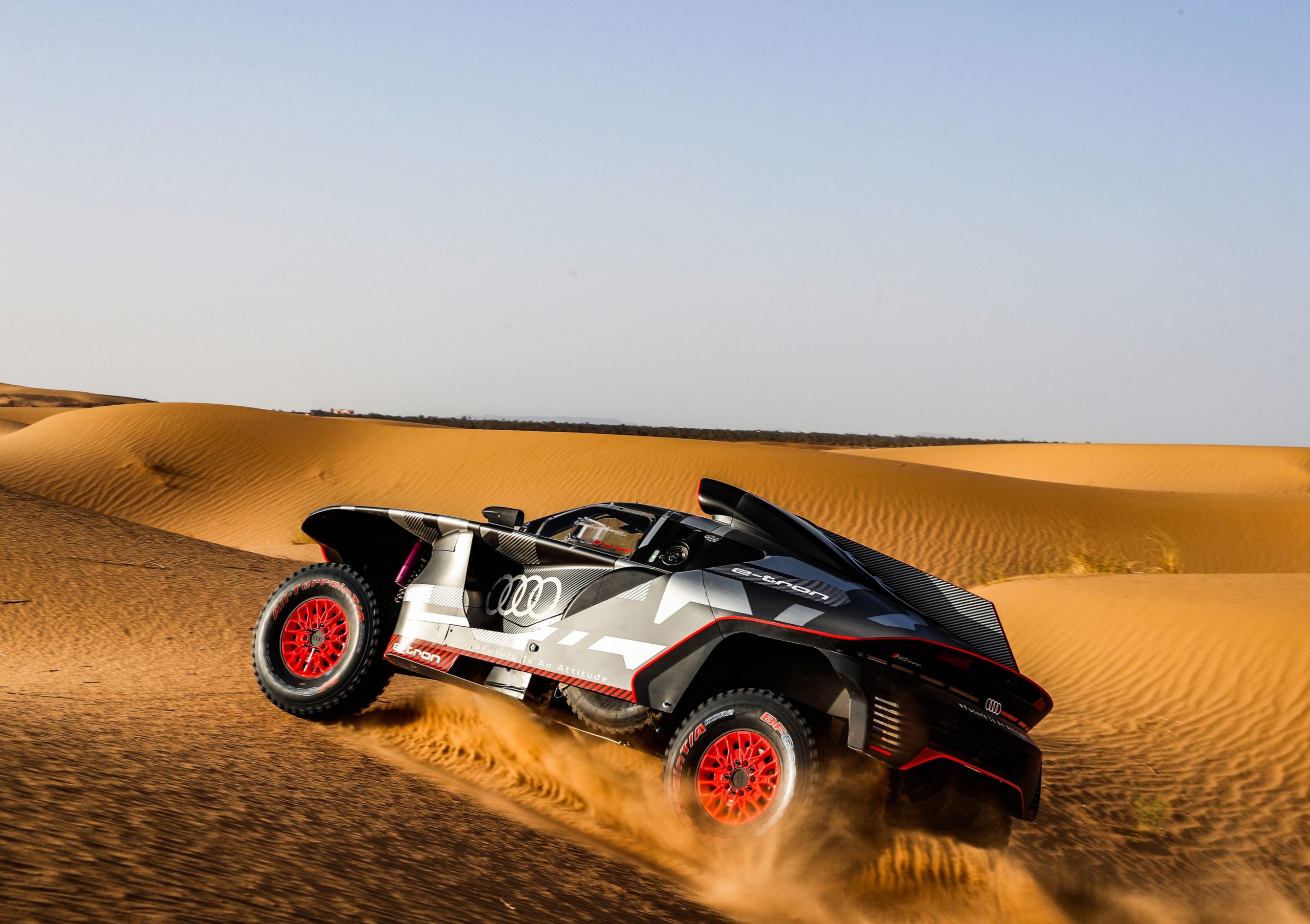 Dakar'ın yeni yıldızı Audi RS Q e-tron