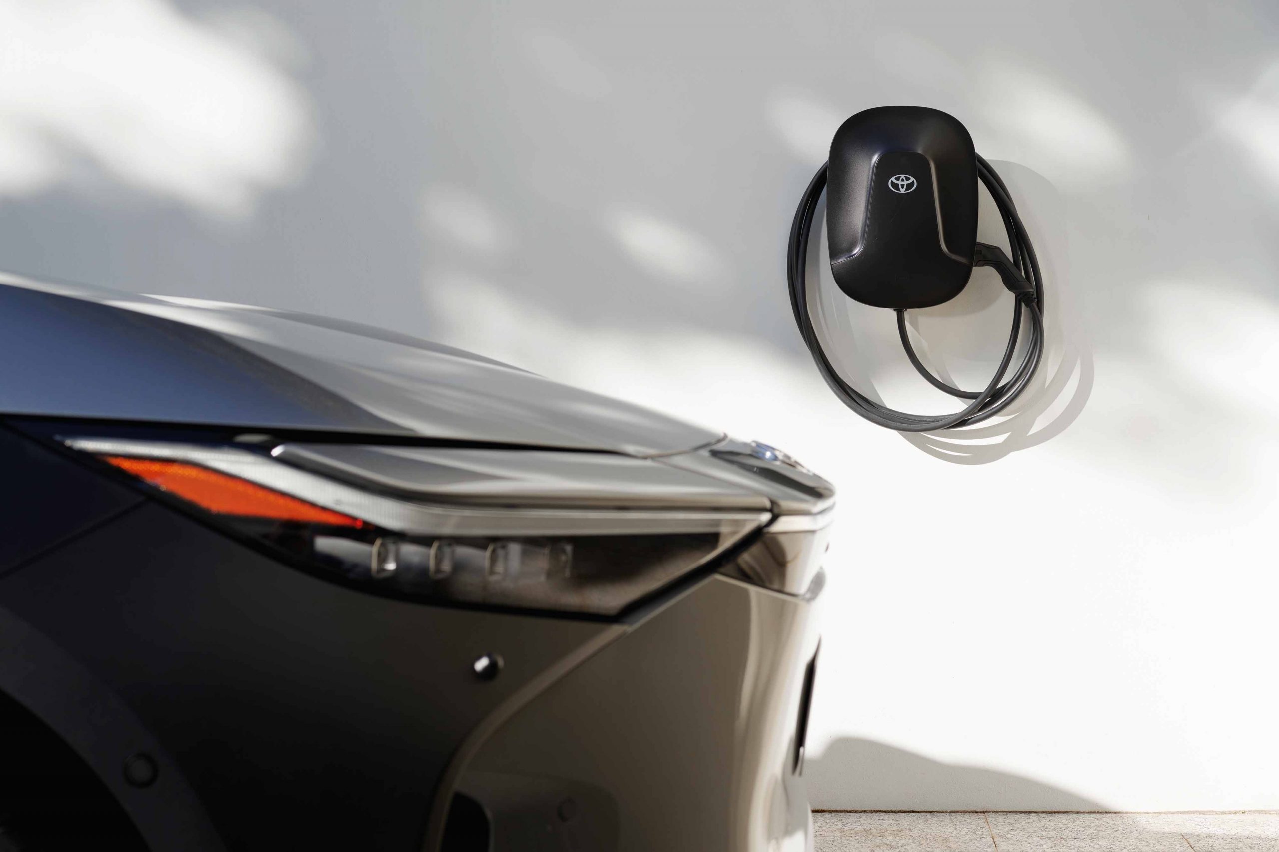 Toyota'nın Yeni Elektrikli Aracı bZ4X tanıtıldı