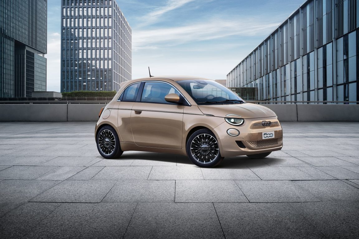 Yeni Fiat 500 İngiltere’de Yılın Otomobili Seçildi
