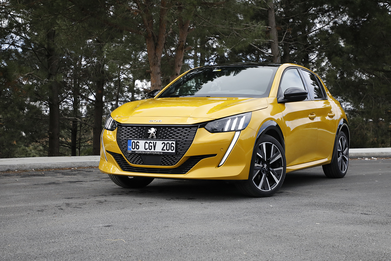 Peugeot 208 1.2 PureTech 130 Test Sürüşü