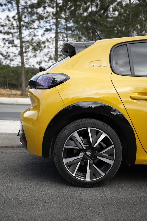 Peugeot 208 1.2 PureTech 130 Test Sürüşü