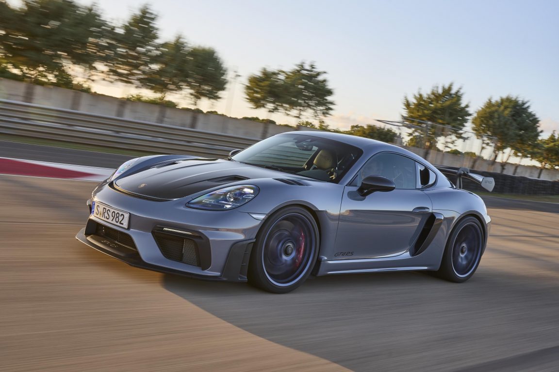 Yeni Porsche 718 Cayman GT4 RS ile yarış otomobili caddelere iniyor