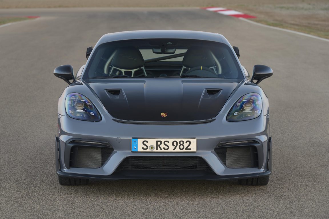Yeni Porsche 718 Cayman GT4 RS ile yarış otomobili caddelere iniyor
