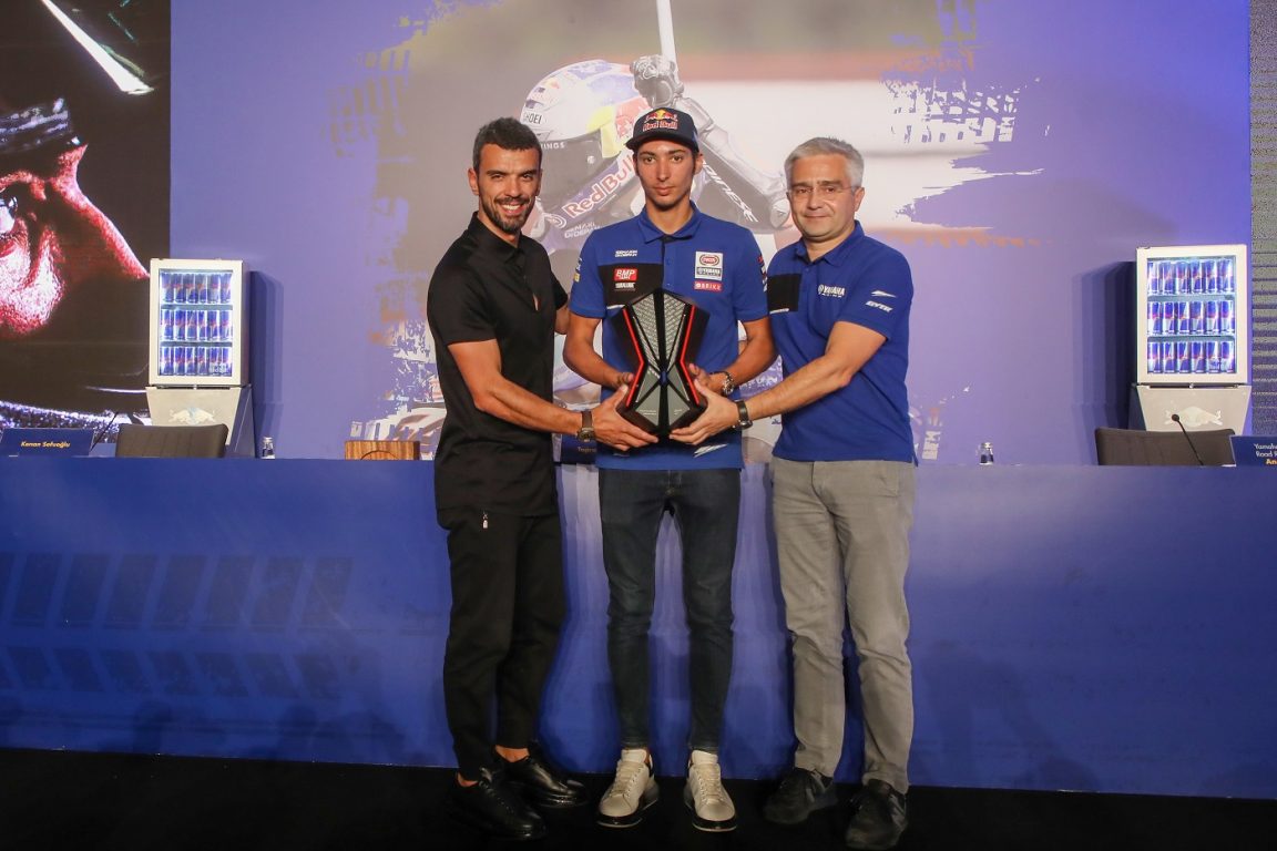 2021 Dünya Superbike şampiyonu ilk Türk sporcu Toprak Razgatlıoğlu oldu