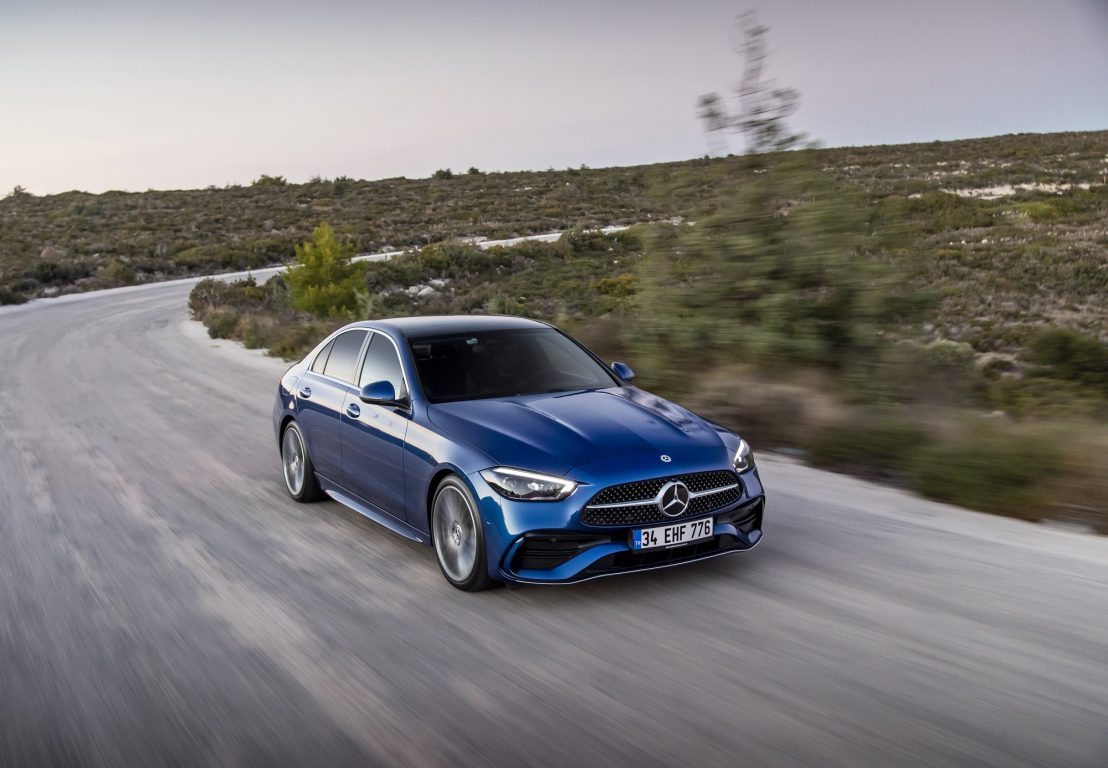 Mercedes C-Serisi 2022 satışa sunuldu. Fiyatı, özellikleri ve test sürüşü