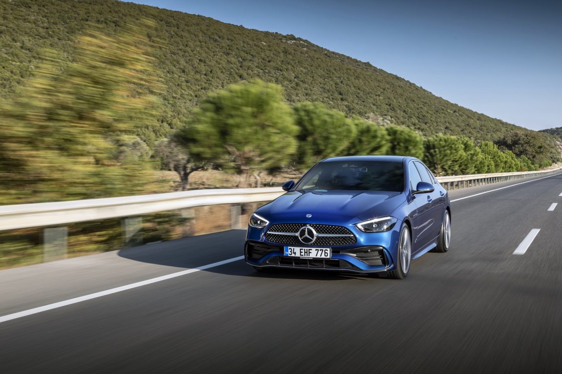 Mercedes C-Serisi 2022 satışa sunuldu. Fiyatı, özellikleri ve test sürüşü