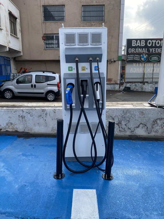Brisa’dan 3 yeni elektrikli araç şarj istasyonu daha