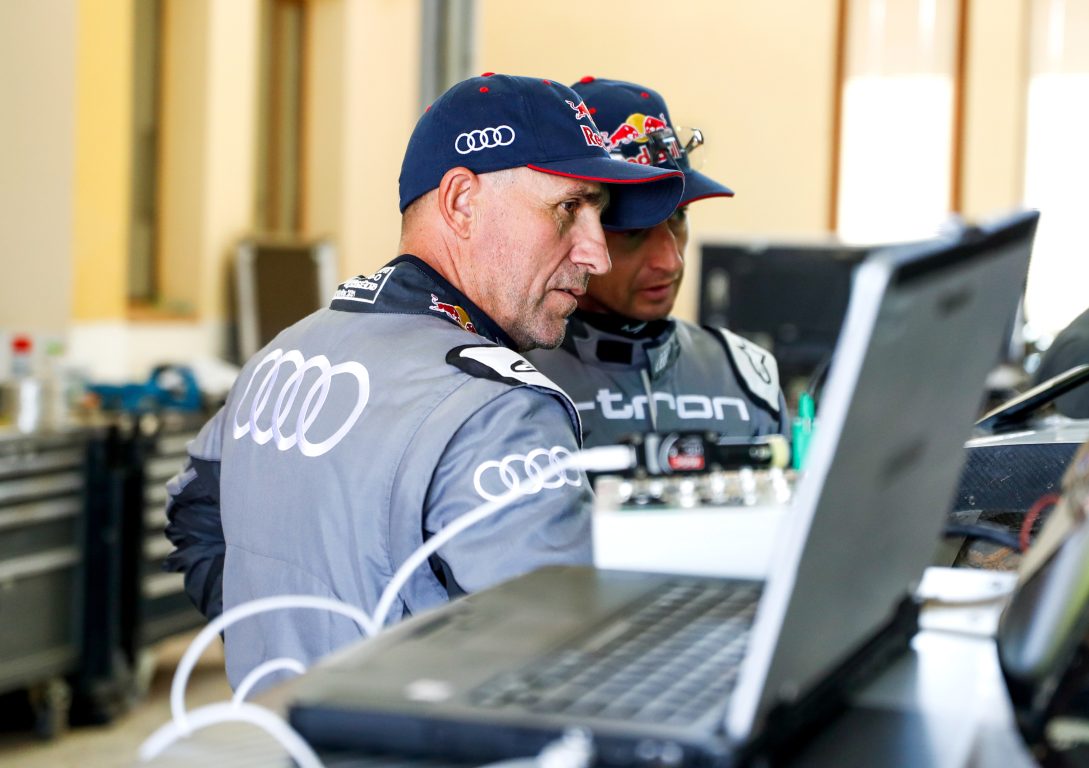 Audi’nin Dakar’da mücadele edecek aracı RS Q e-tron’un kokpiti