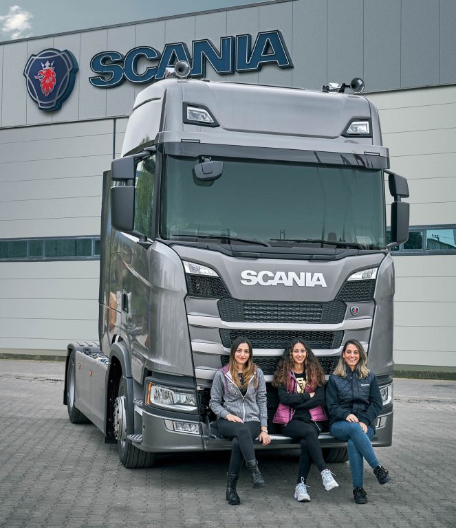 Scania Servislerine Kadın Eli Değiyor