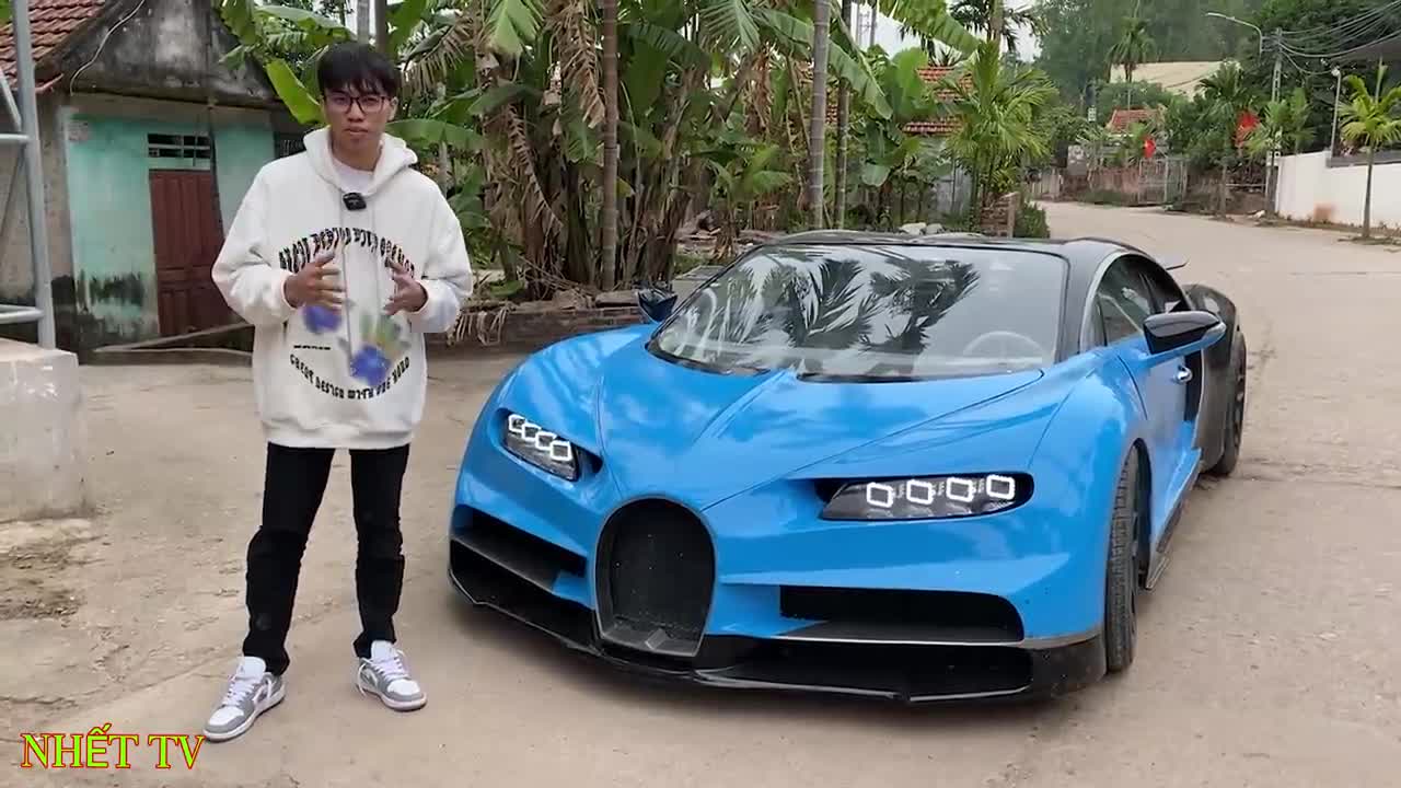 Evin arka bahçesinde Bugatti Chiron yaptı